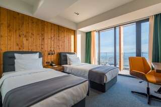 Отель Kvareli Lake Resort Кварели Стандартный двухместный номер с 2 отдельными кроватями и видом на долину (здание B)-2